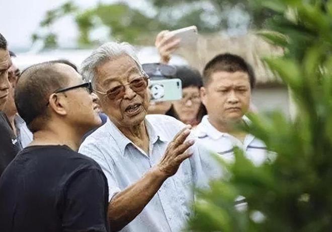 厚红塔山现十块一包褚时健：难辞其咎AG真人90年代烟民首选！香味醇(图3)