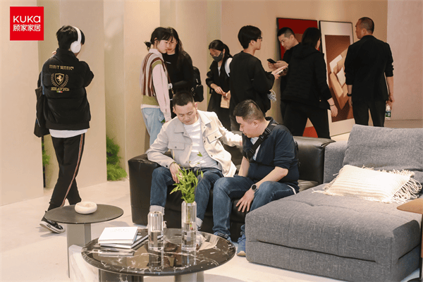 全场景解决方案亮相2025深圳国际家具展AG真人登录解码家居新潮流 顾家家居携(图2)