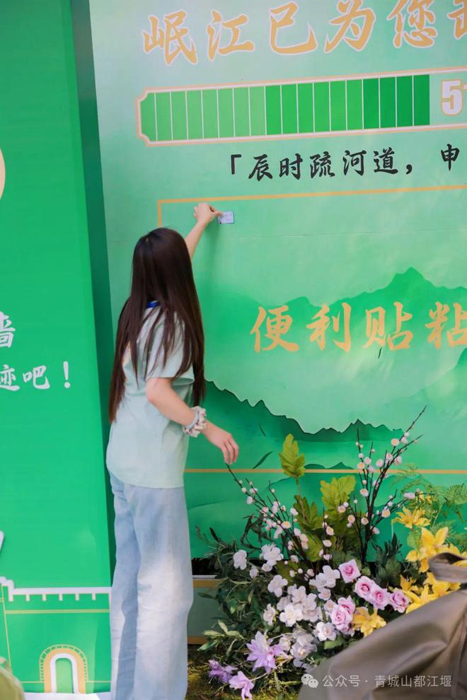 都江堰太火爆NPC白娘子被求合影到宕机AG真人旗舰厅顶流实锤！这个五一青城山(图2)
