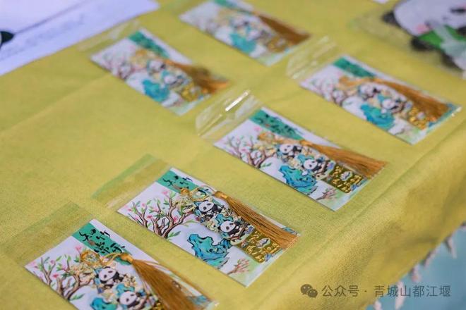 都江堰太火爆NPC白娘子被求合影到宕机AG真人旗舰厅顶流实锤！这个五一青城山(图11)